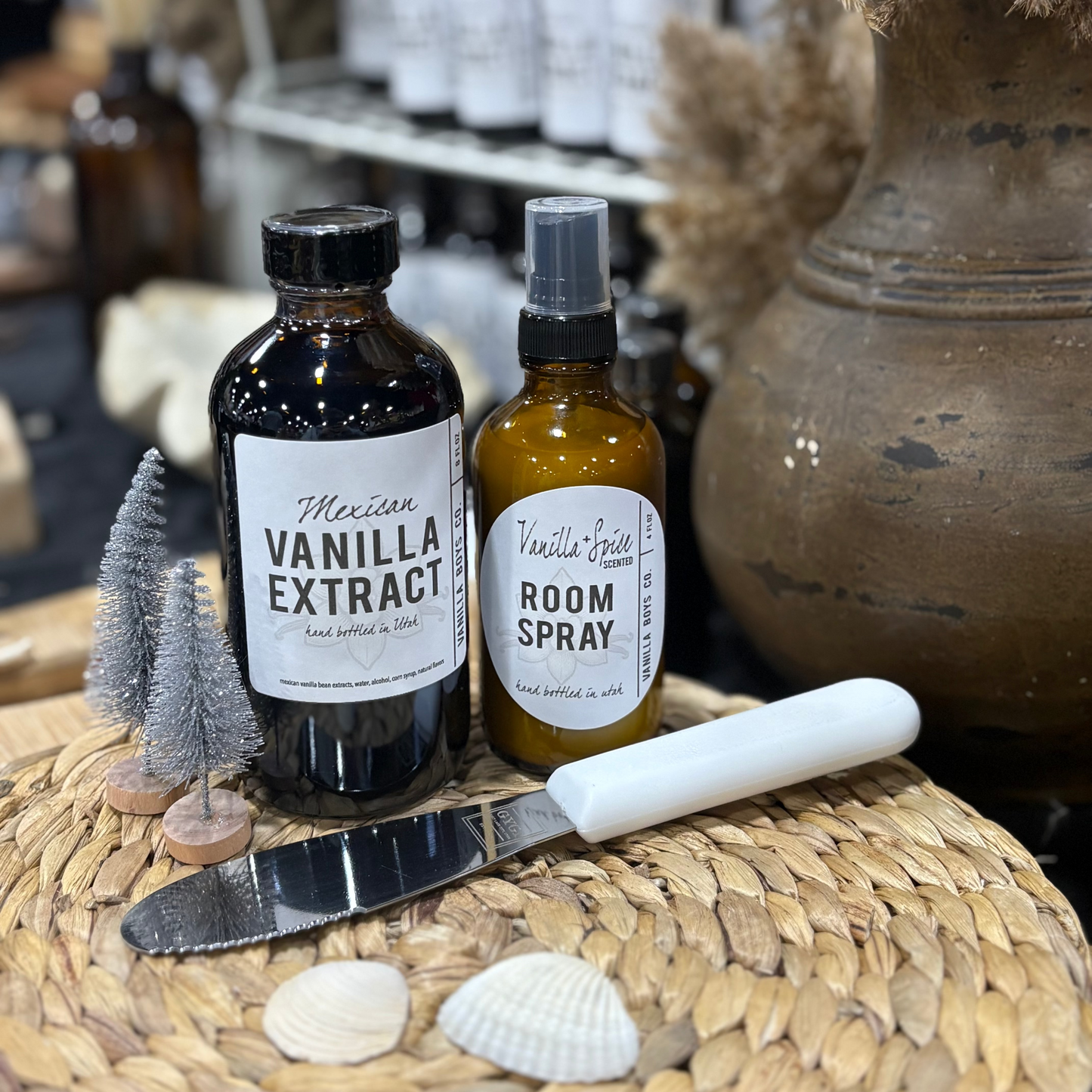 8oz Pure Mexican Vanilla + Vanilla & Spice Room Spray + Gygi Spreader (White Handle – 6")
